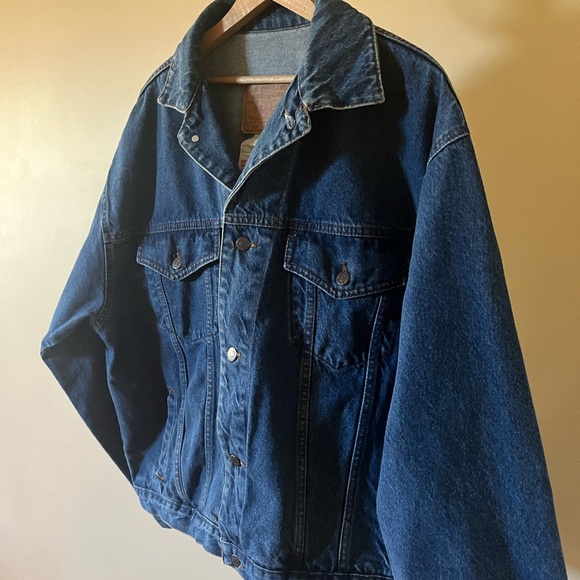 Vintage Levi’s trucker jean jacket blue denim roomy, oversized fit button-up vtg - Picture 4 of 15